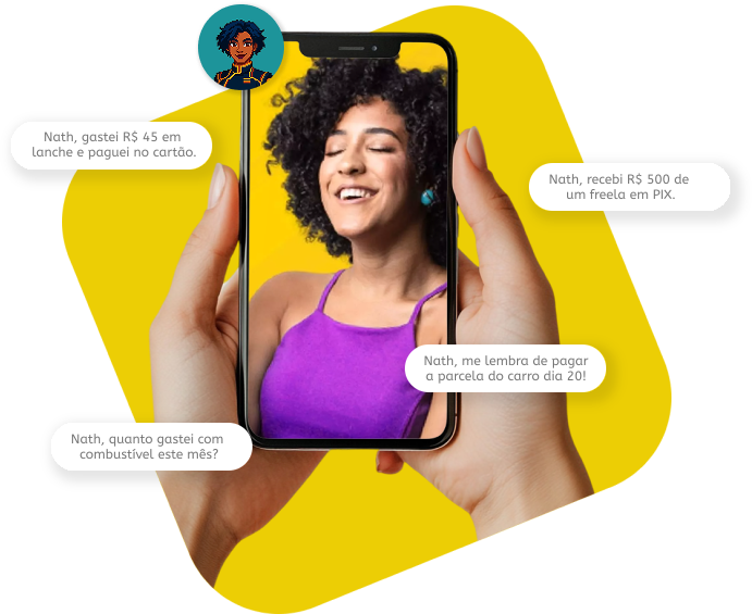 Nath Finanças sorrindo e segurando um celular que mostra a interface da Nathal.IA.